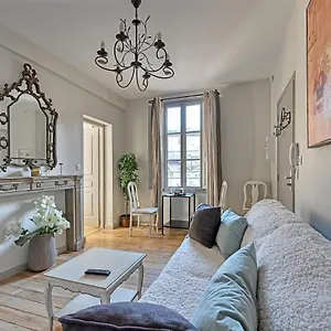 Au Coeur Des Papes, Dans Batisse De Charme & En Coeur De Apartment